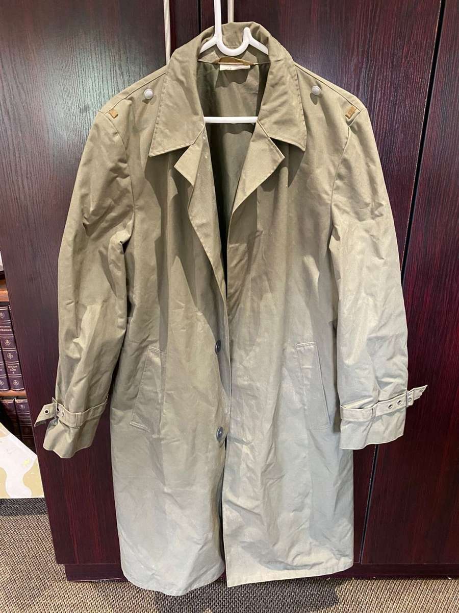 WEST GERMAN,MILITARY ISSUE RAIN COAT HIGH QUALITY IN ALMOST UNWORN CONDITION-SIZE MEDIUM TO LARGE-ME