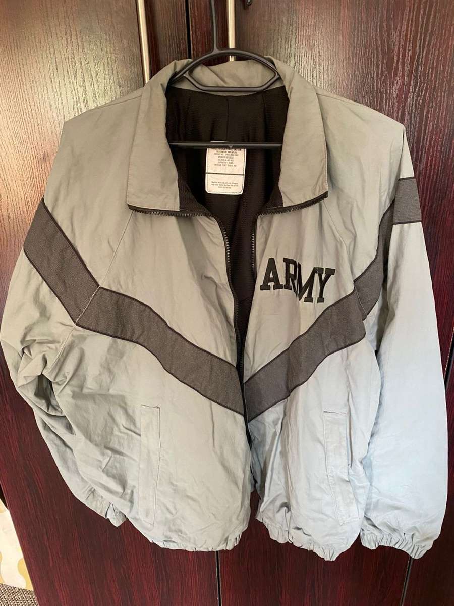 US ARMY TRAINING,WIND BREAKER-LABELLED,SIZE MEDIUM-MEASURES 50 CM ARMPIT TO ARMPIT-ZIPPER INTACT