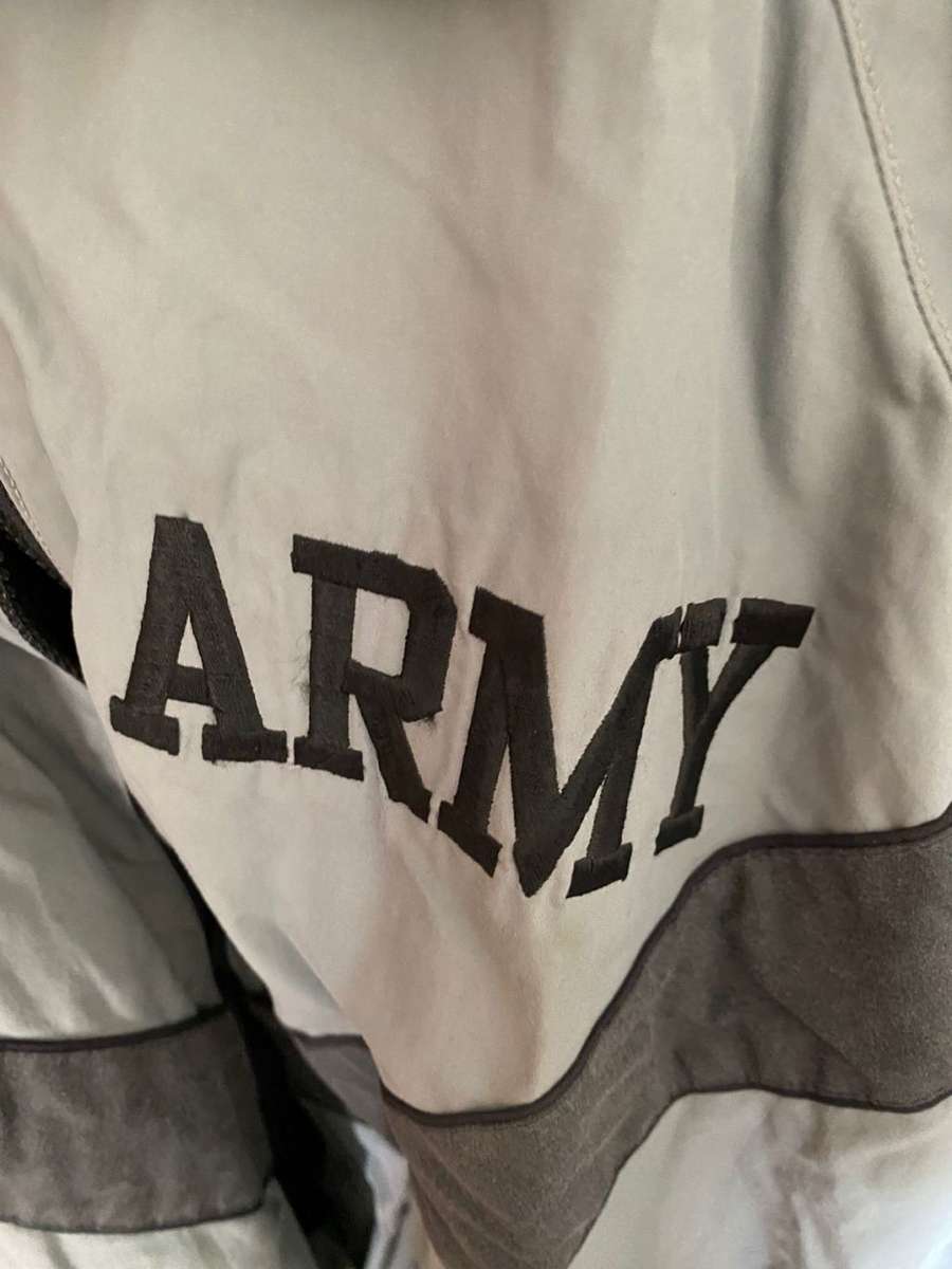 US ARMY TRAINING,WIND BREAKER-LABELLED,SIZE MEDIUM-MEASURES 50 CM ARMPIT TO ARMPIT-ZIPPER INTACT