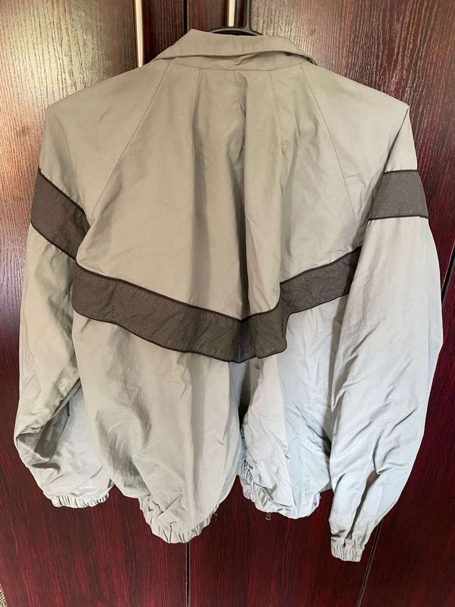 US ARMY TRAINING,WIND BREAKER-LABELLED,SIZE MEDIUM-MEASURES 50 CM ARMPIT TO ARMPIT-ZIPPER INTACT