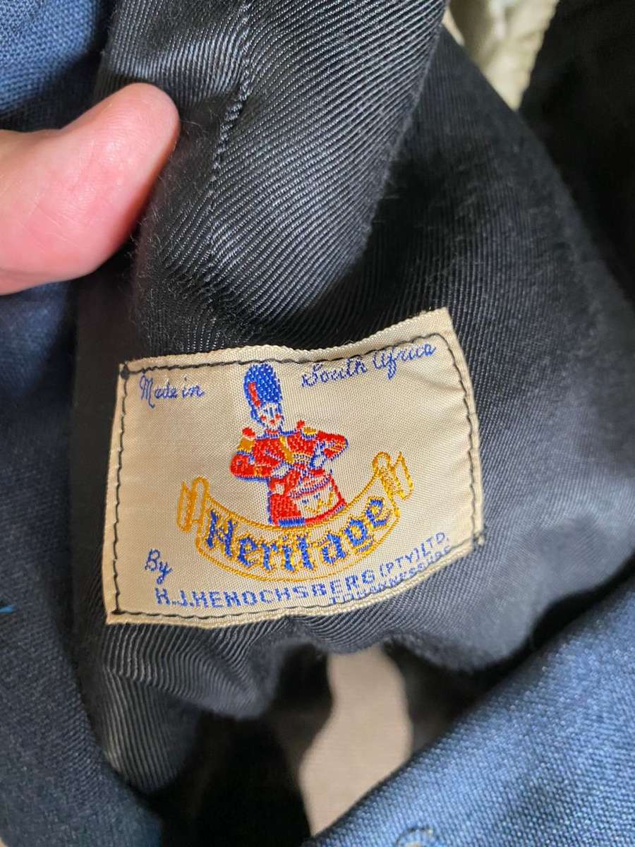 SAAF STEP OUT JACKET-SIZE SMALL-MEASURES 48 CM ARMPIT TO ARMPIT-GOOD CONDITION-NEEDS CLEANING