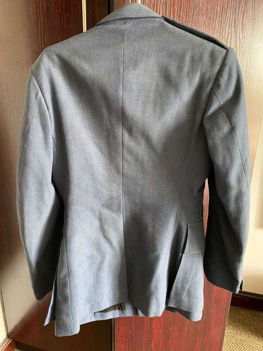 SAAF STEP OUT JACKET-SIZE SMALL-MEASURES 48 CM ARMPIT TO ARMPIT-GOOD CONDITION-NEEDS CLEANING