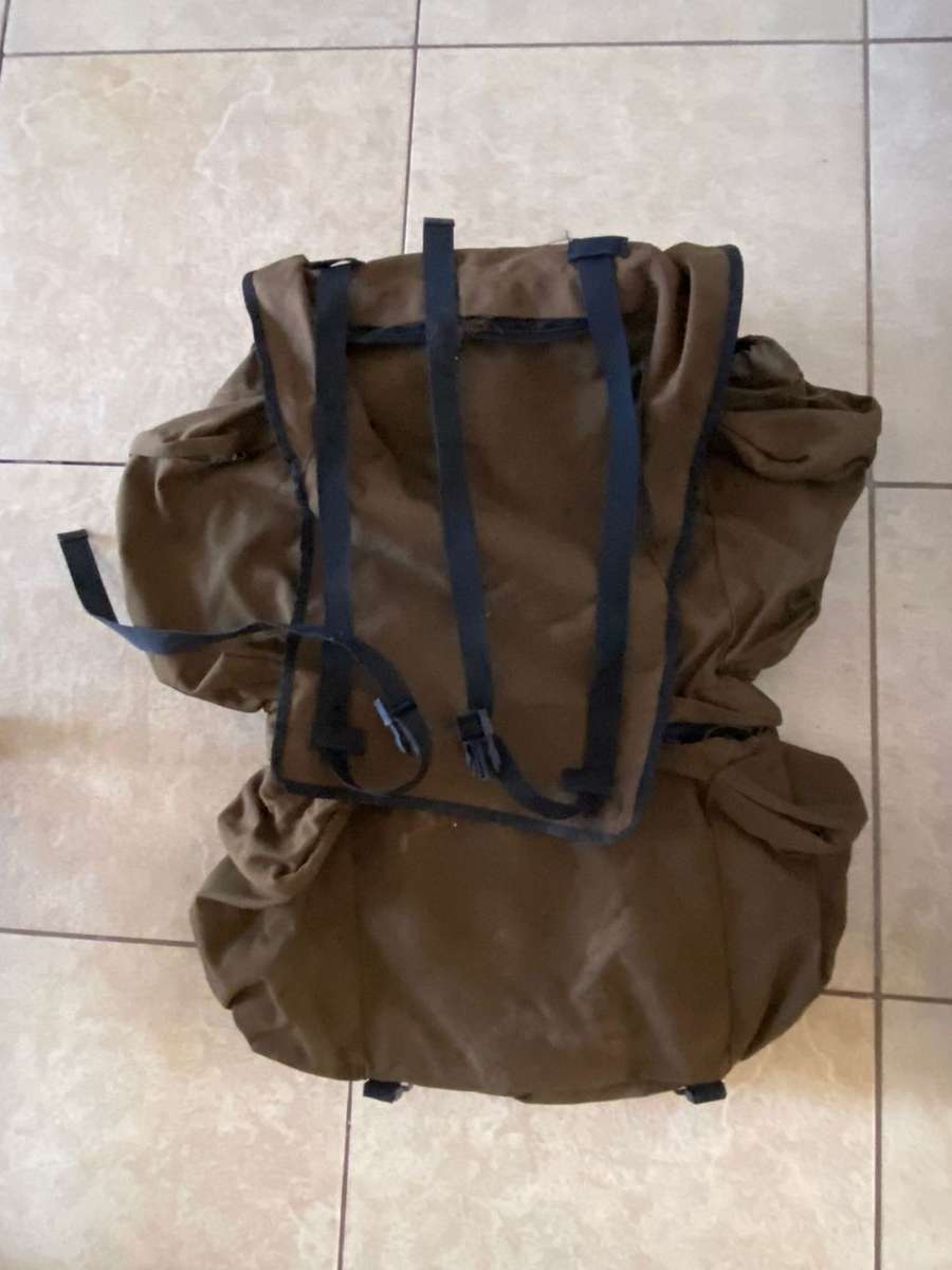 SADF LARGE PATTERN 83 BACK PACK-SOLD WITHOUT THE H-FRAME-GOOD AND COMPLETE CONDITION