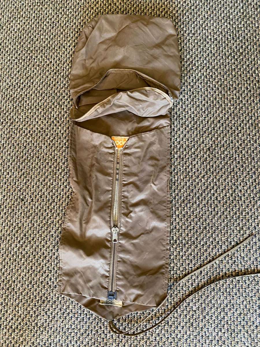 SADF MILITARY SHAVING/BATHROOM HOLDER -GOOD CONDITION