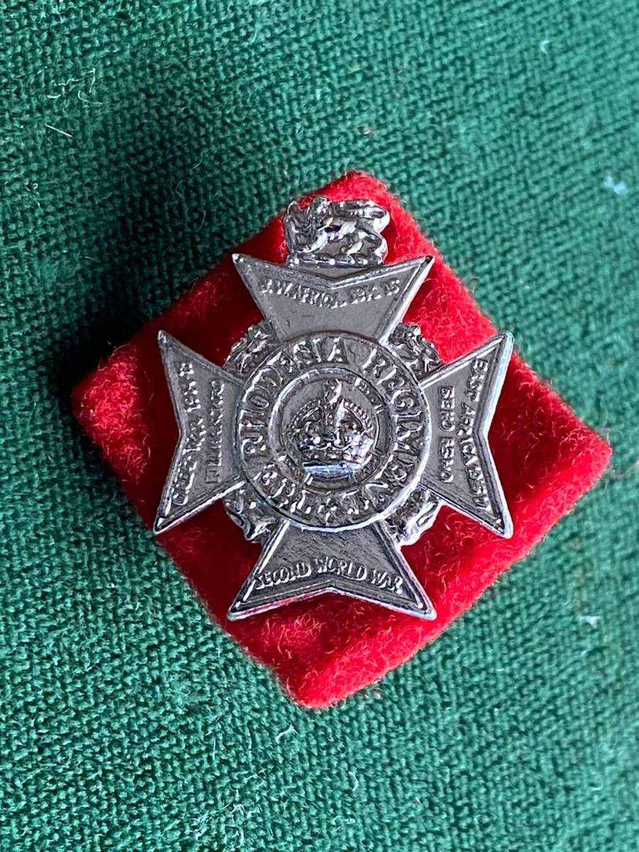 RHODESIAN REGIMENT 6TH BN COLLAR BADGE-1970-1980- 2 LUGS