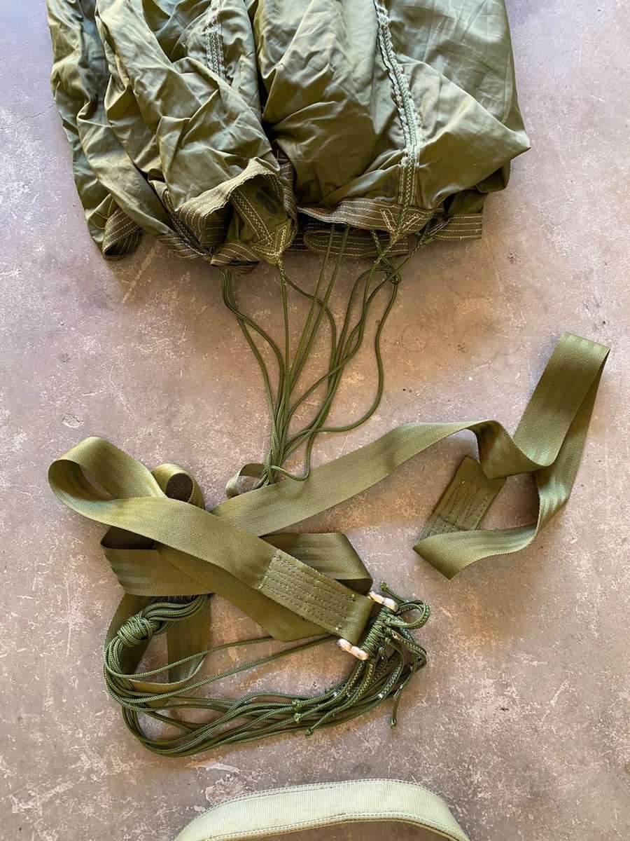 SADF PERIOD DROGUE CHUTE AND HOLDING BAG FOR FULL SIZE PARACHUTE