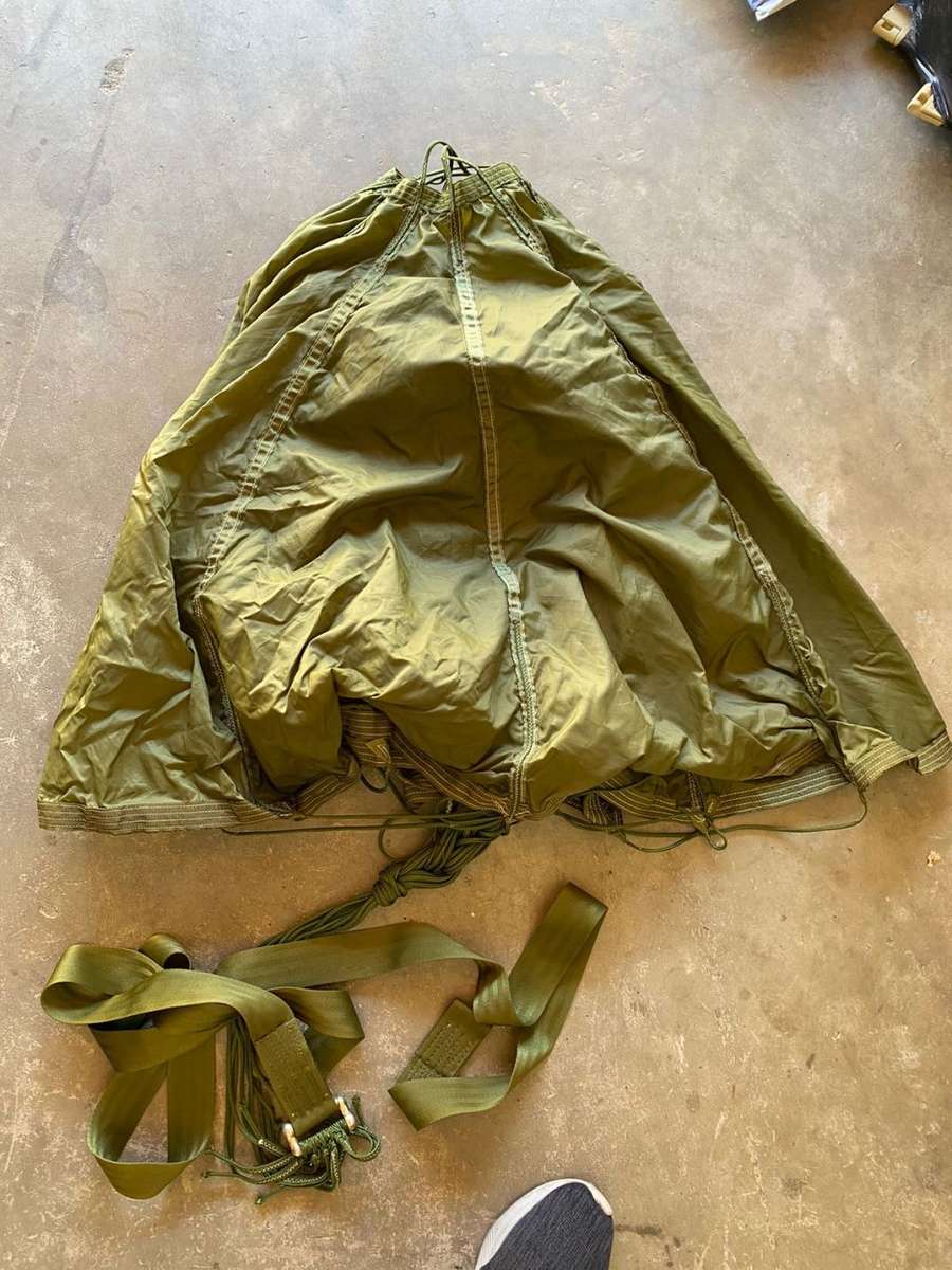 SADF PERIOD DROGUE CHUTE AND HOLDING BAG FOR FULL SIZE PARACHUTE