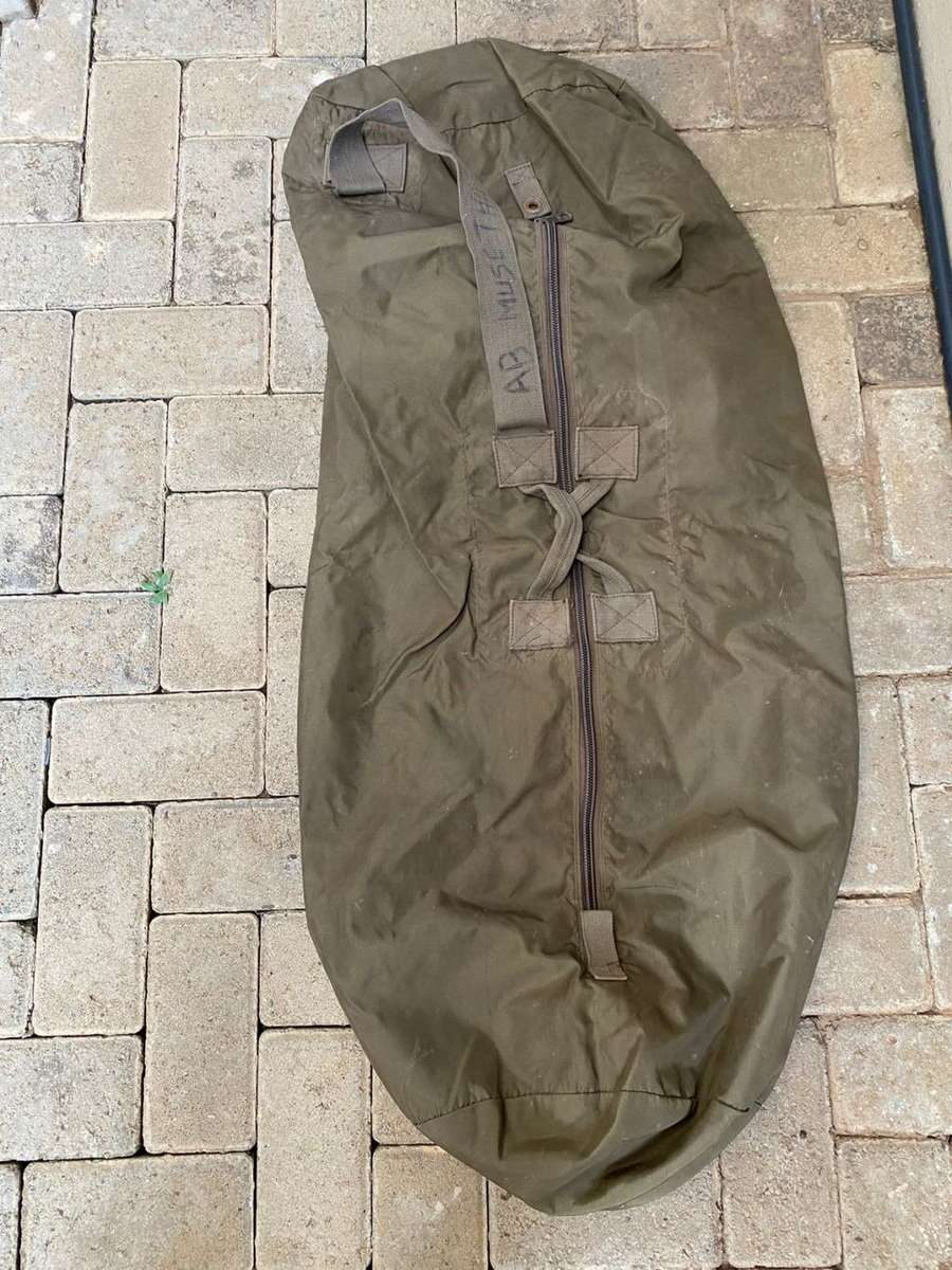 SADF NYLON DUFFLE BAG-ZIP INTACT-USED-PLEASE LOOK AT PICS FOR DAMAGE