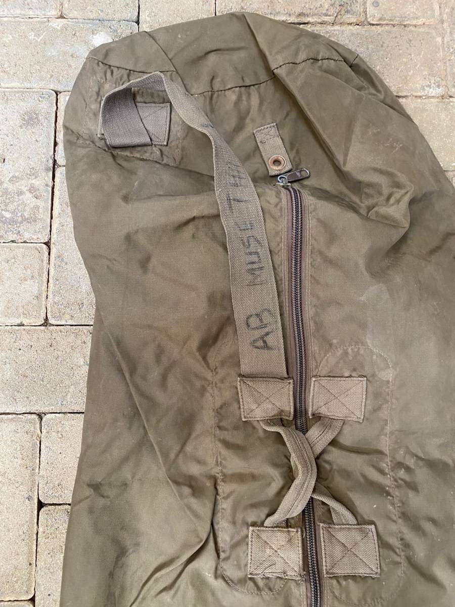 SADF NYLON DUFFLE BAG-ZIP INTACT-USED-PLEASE LOOK AT PICS FOR DAMAGE