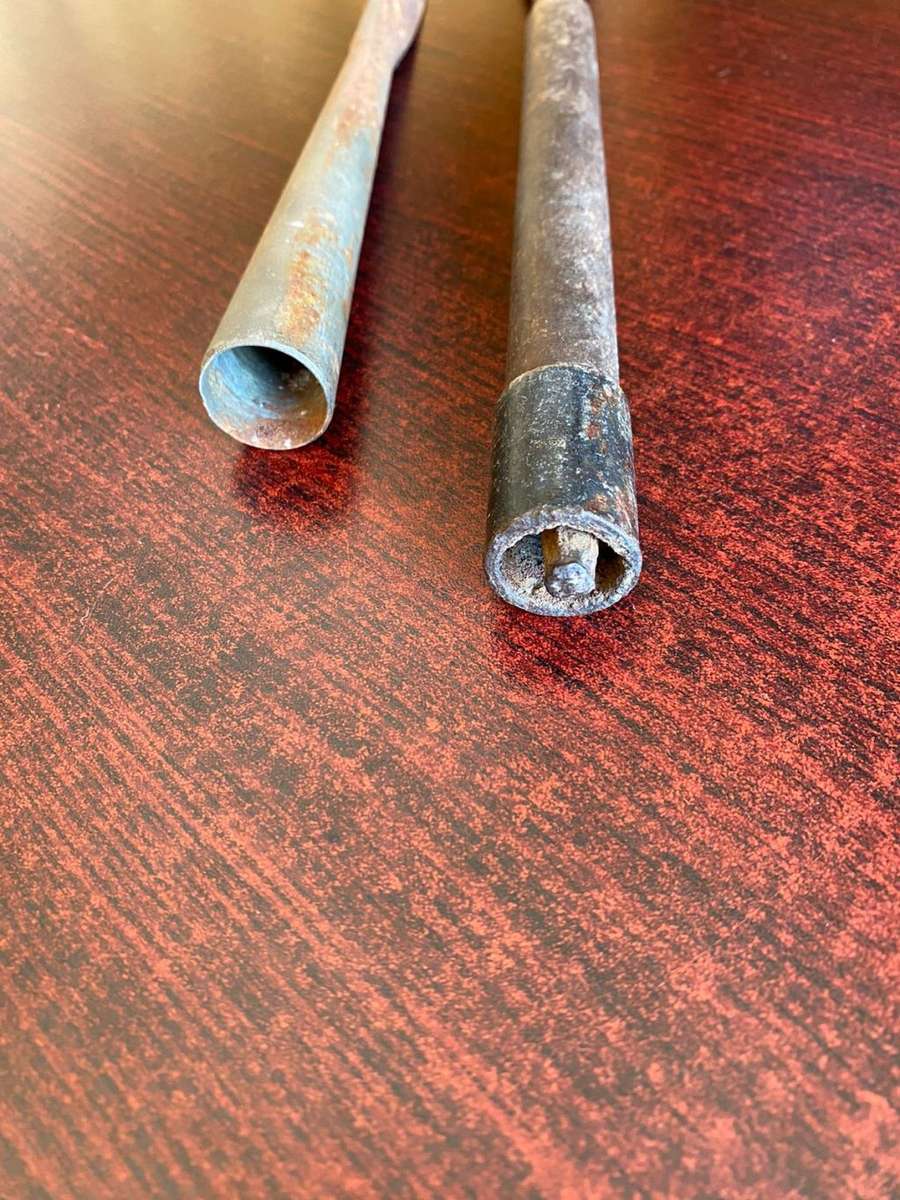 OLD SPEAR POINTS-MEASURES 44 AND 31 CM