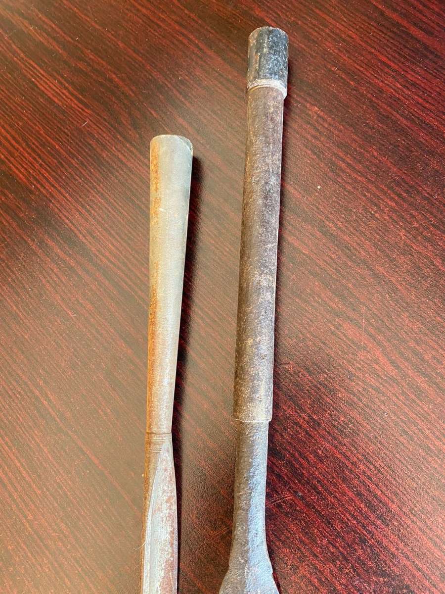 OLD SPEAR POINTS-MEASURES 44 AND 31 CM