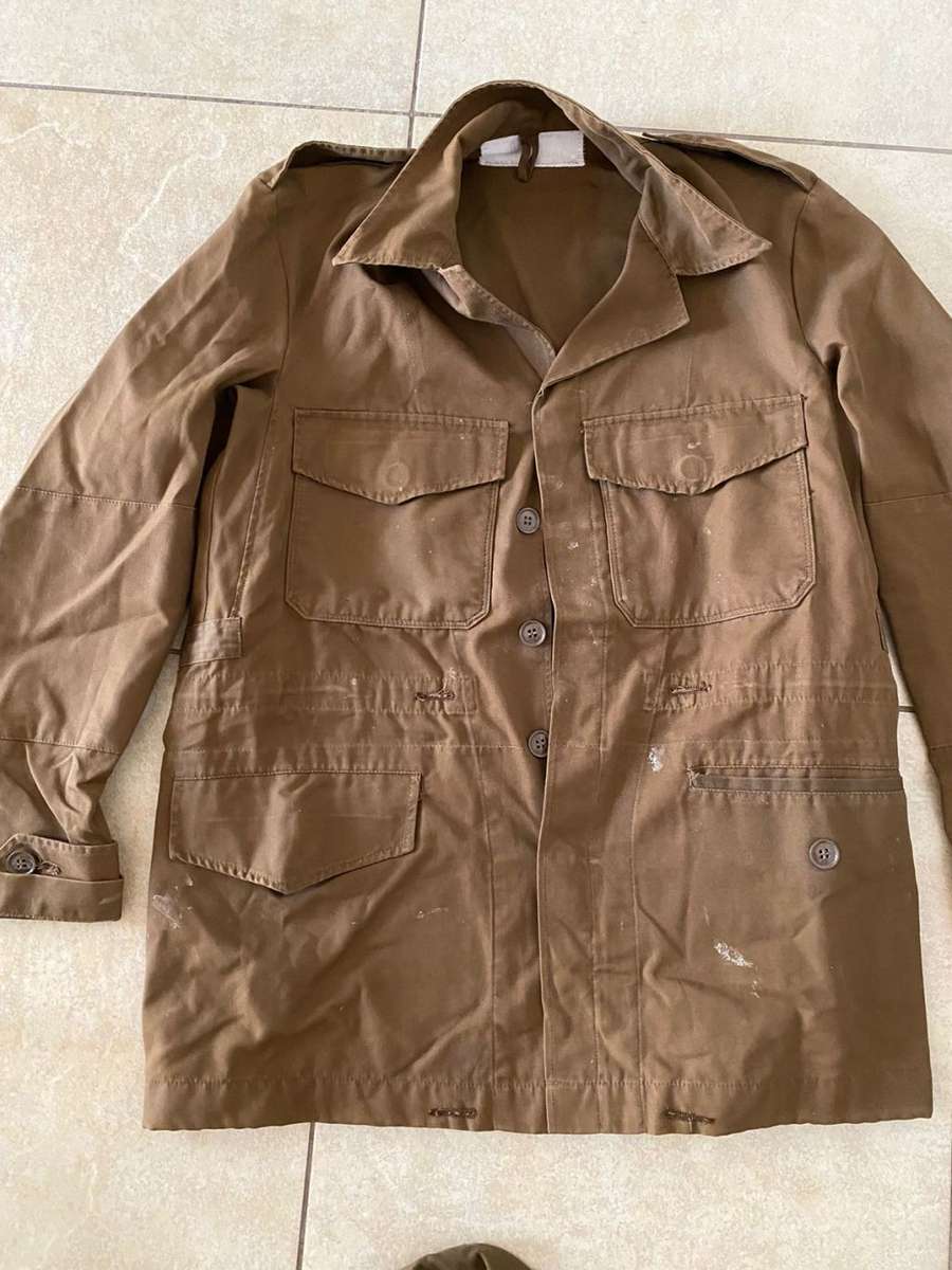 SADF NUTRIA BUSH JACKET SIZE SMALL-MEASURES 50CM ARMPIT TO ARMPIT AND LONG SLEEVE SHIRT SIZE MEDIUM-