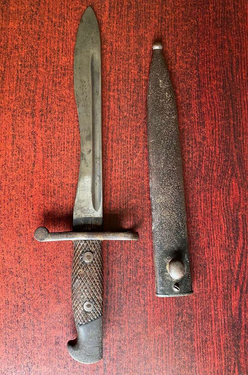 SPANISH 1941- `BOLO` BAYONET WITH METAL SCABBARD
