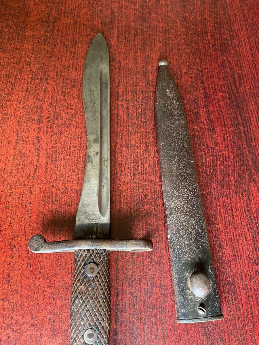 SPANISH 1941- `BOLO` BAYONET WITH METAL SCABBARD