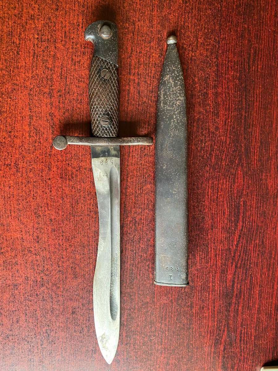 SPANISH 1941- `BOLO` BAYONET WITH METAL SCABBARD