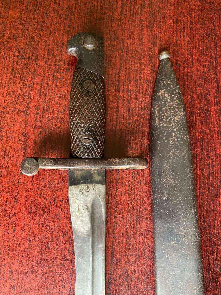 SPANISH 1941- `BOLO` BAYONET WITH METAL SCABBARD