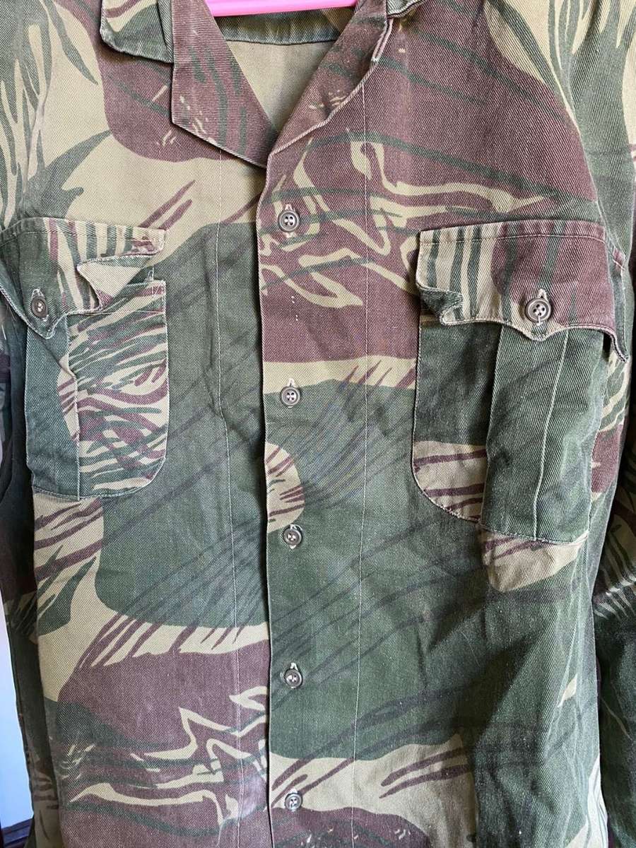 RHODESIA CAMO LONG SLEEVE SHIRT-MAKERS LABEL-PARAMOUNT-SIZE LARGE-MEASURES 60 CM ARMPIT TO ARMPIT-US