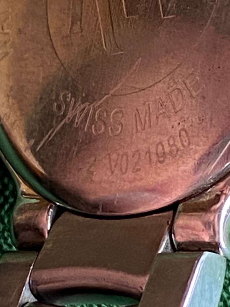 AUTHENTIC RAYMOND WEIL GENEVE,MENS WATCH-USED BUT VERY GOOD CONDITION,WITH STEEL STRAP-PERFECT RUNN