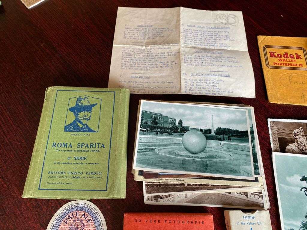 LARGE SELECTION OF MEMORABILIA AND PERSONEL BELONGINGS FROM A SOLDIER-WW2