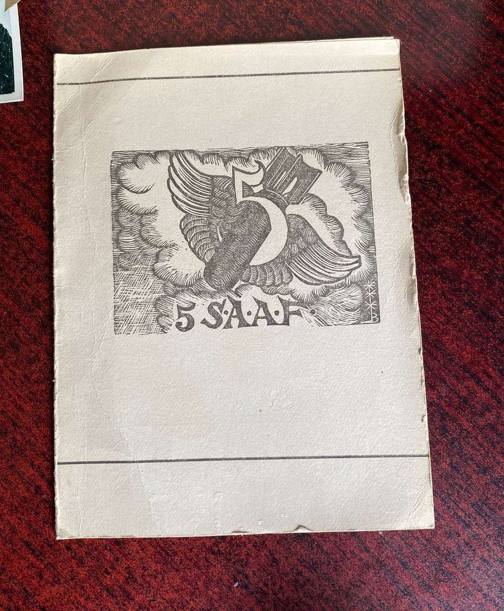 LARGE SELECTION OF MEMORABILIA AND PERSONEL BELONGINGS FROM A SOLDIER-WW2