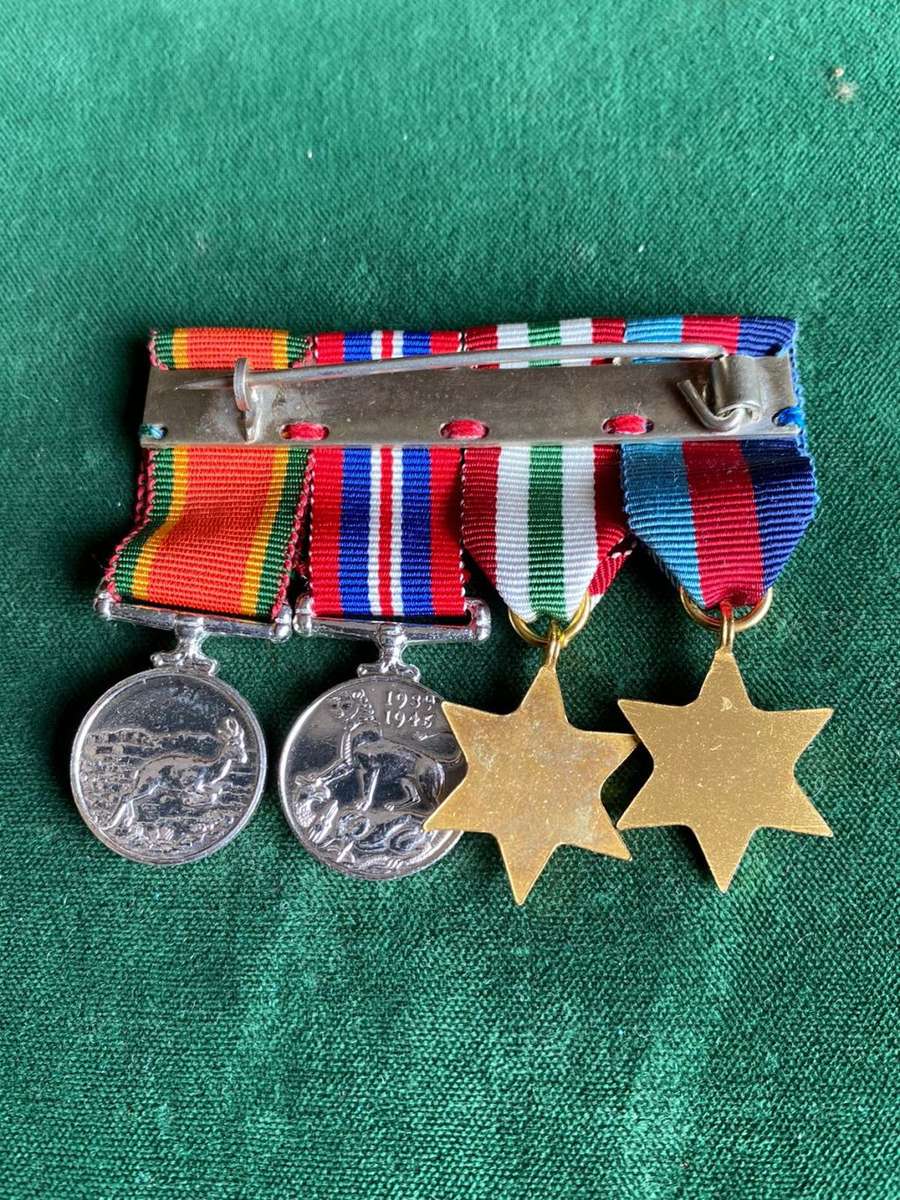 WW2 MINIATURE MEDAL GROUP