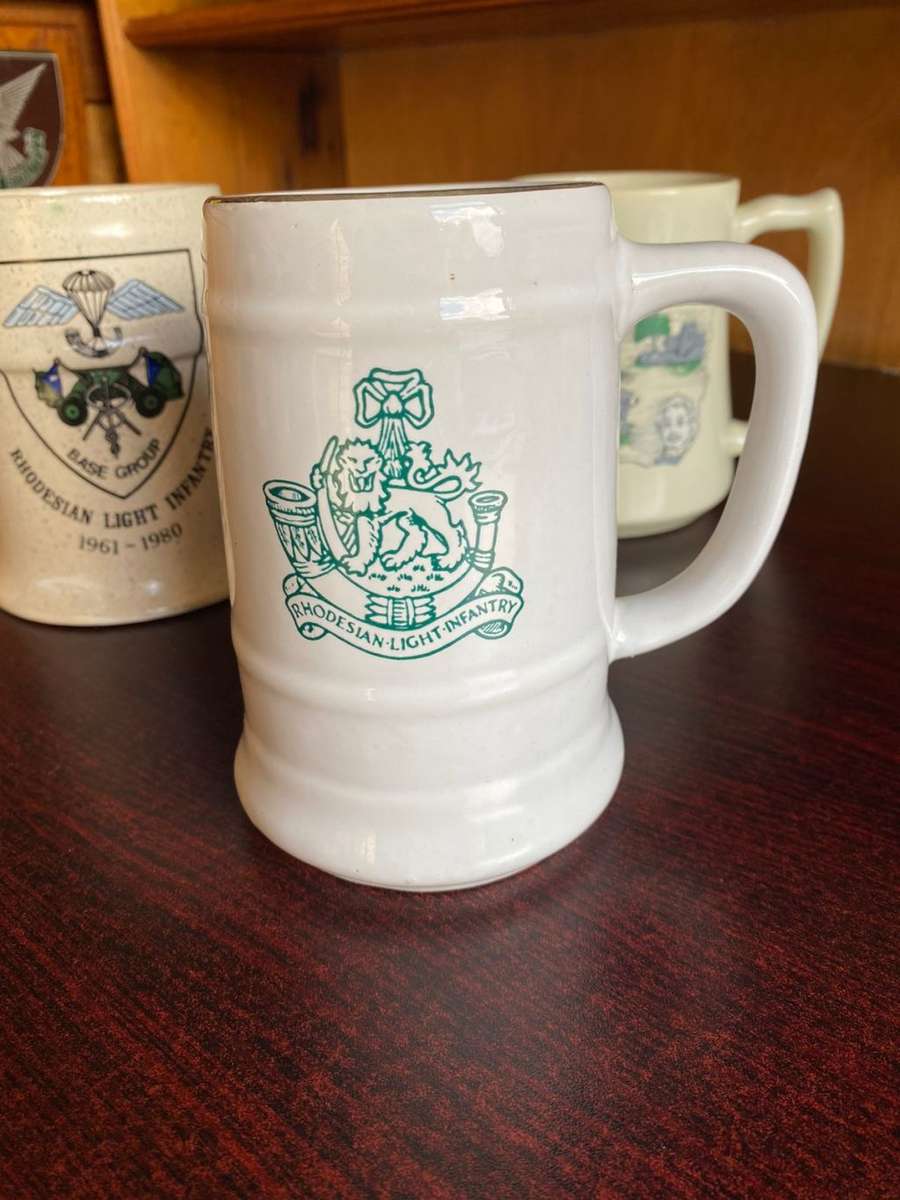 RHODESIAN LIGHT INFANTRY MUG NORBEL POTTERIES,RHODESIA,MAKERS STAMP-HEIGHT 14 CM-DIAMETER THE BASE