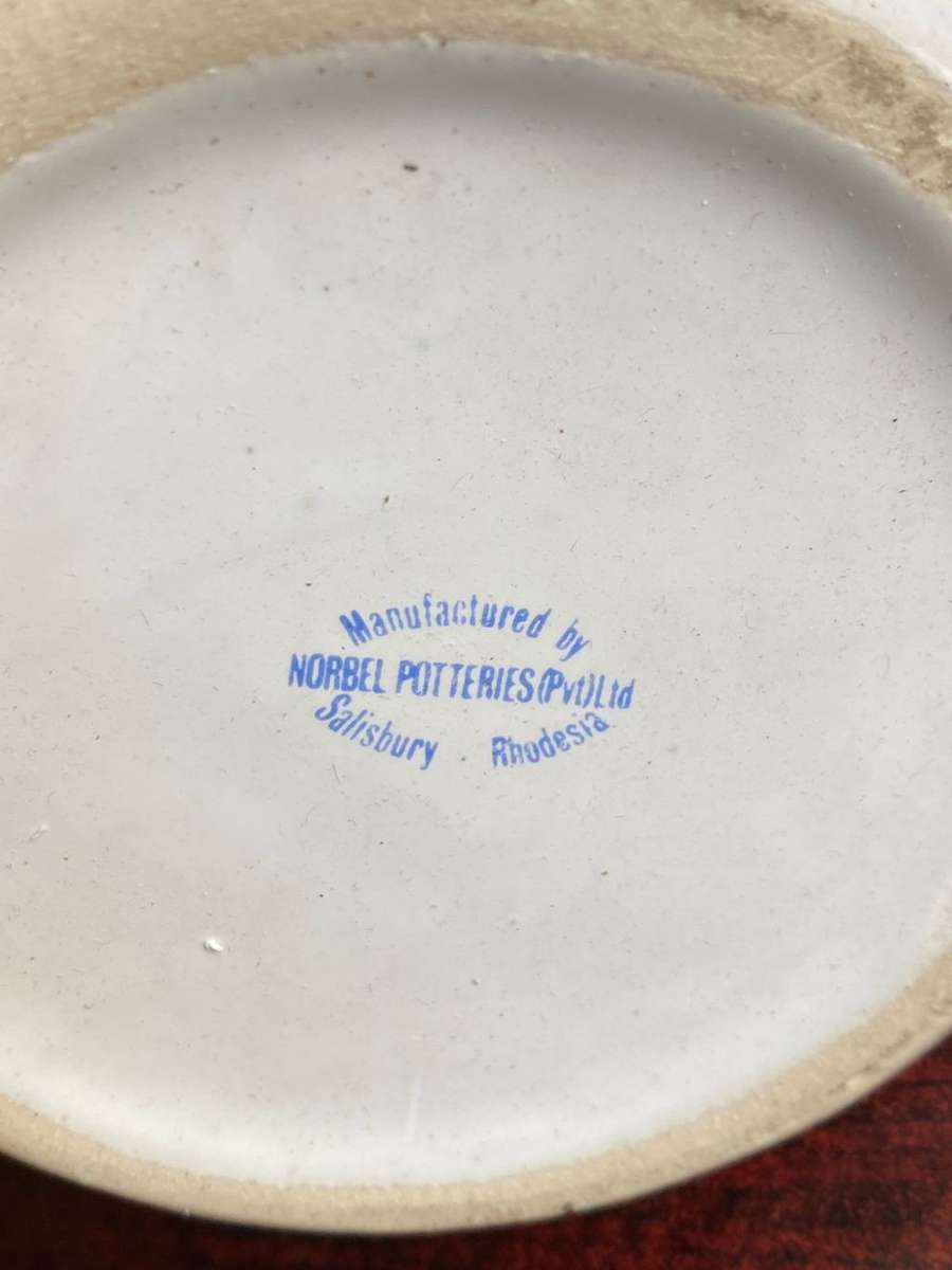 RHODESIAN LIGHT INFANTRY MUG NORBEL POTTERIES,RHODESIA,MAKERS STAMP-HEIGHT 14 CM-DIAMETER THE BASE