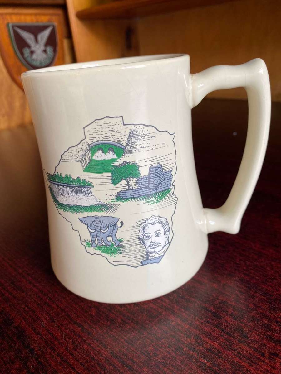 RHODESIA PRIME MINISTER MUG-HEIGHT 12,5CM-DIAMETER AT THE BASE 11CM-GOOD CONDITION,WITHOUT ANY CHIPS