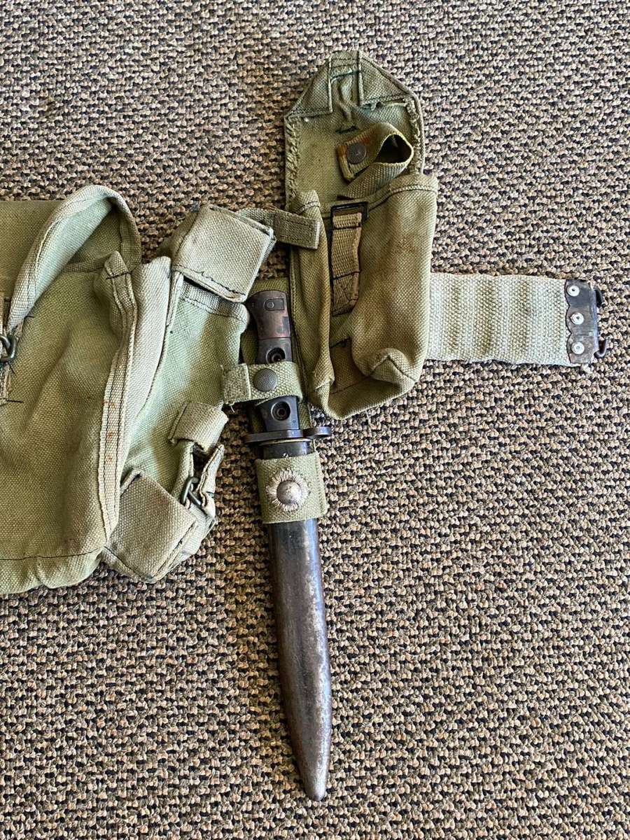 RHODESIAN PATTERN 64 COMPLETE SKELETON KIT WITH WATER BOTTLE AND SCARCE BAYONET,NAMED TO LT. J.T.E.