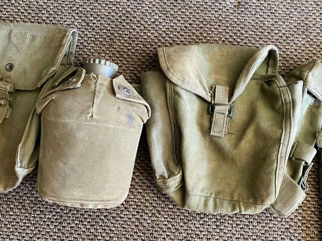 RHODESIAN PATTERN 64 COMPLETE SKELETON KIT WITH WATER BOTTLE AND SCARCE BAYONET,NAMED TO LT. J.T.E.