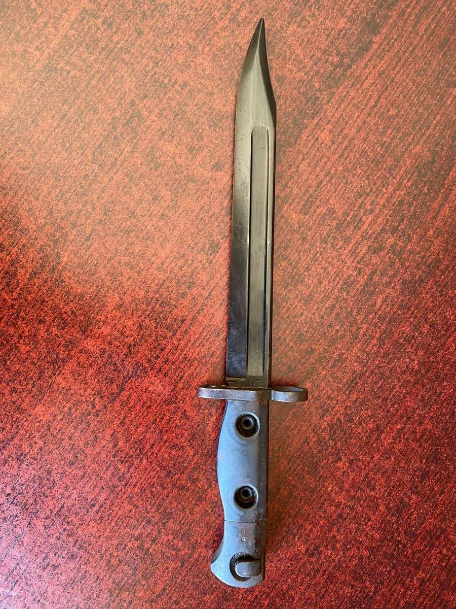 RHODESIAN PATTERN 64 COMPLETE SKELETON KIT WITH WATER BOTTLE AND SCARCE BAYONET,NAMED TO LT. J.T.E.