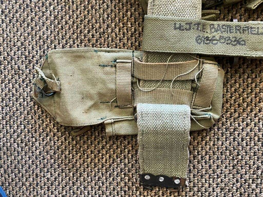 RHODESIAN PATTERN 64 COMPLETE SKELETON KIT WITH WATER BOTTLE AND SCARCE BAYONET,NAMED TO LT. J.T.E.