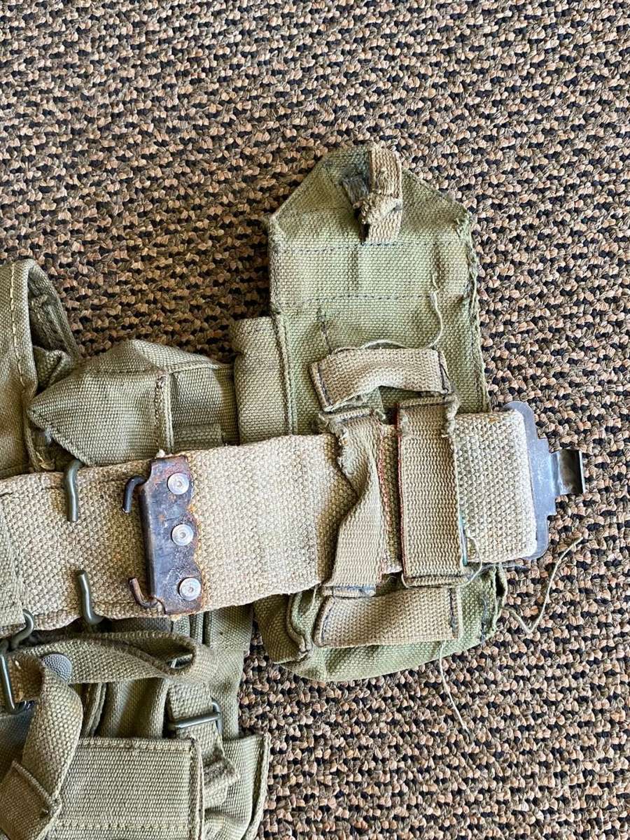 RHODESIAN PATTERN 64 COMPLETE SKELETON KIT WITH WATER BOTTLE AND SCARCE BAYONET,NAMED TO LT. J.T.E.