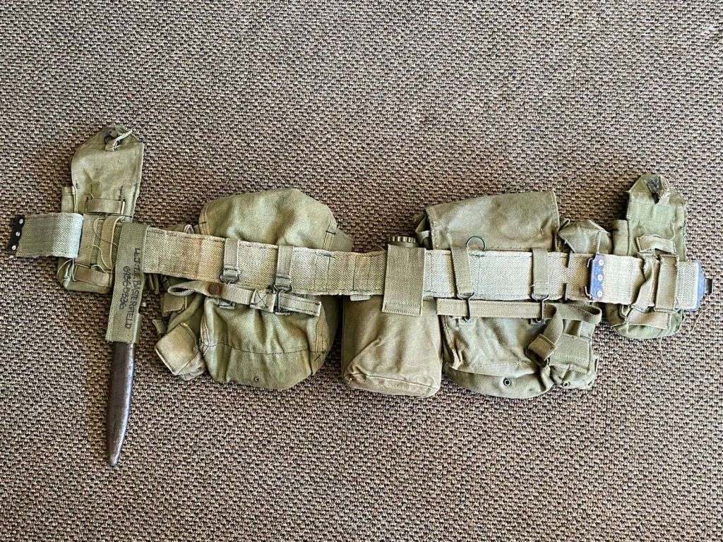 RHODESIAN PATTERN 64 COMPLETE SKELETON KIT WITH WATER BOTTLE AND SCARCE BAYONET,NAMED TO LT. J.T.E.