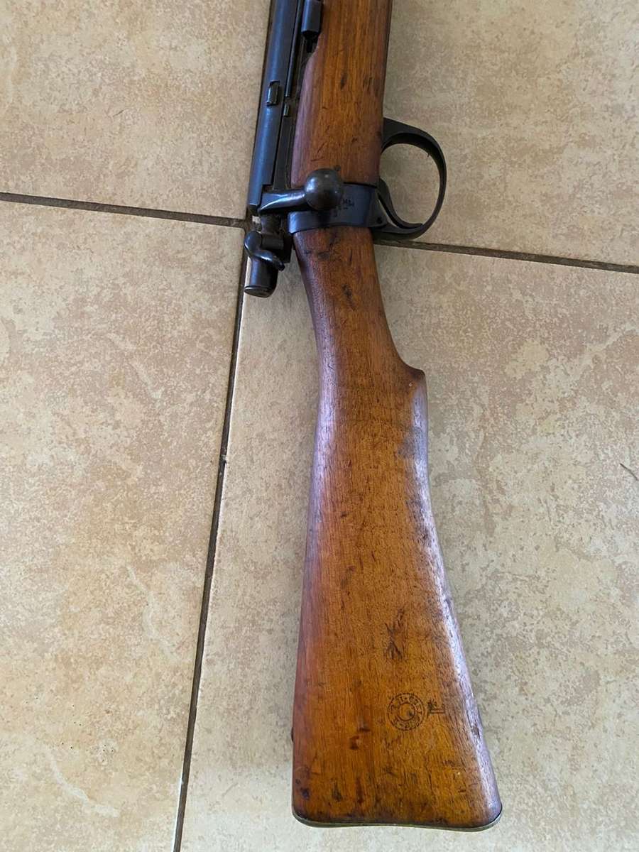 .303 DACTIVATED RIFLE(CAN ONLY BE USED AS A ORNAMENT-TOTAL LENGTH 107CM-PLEASE LOOK AT PICS FOR MARK