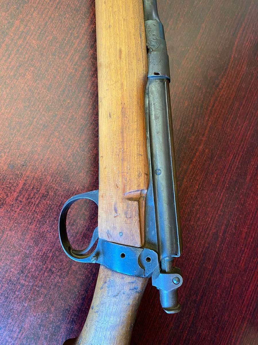 .303 DACTIVATED RIFLE(CAN ONLY BE USED AS A ORNAMENT-TOTAL LENGTH 107CM-PLEASE LOOK AT PICS FOR MARK