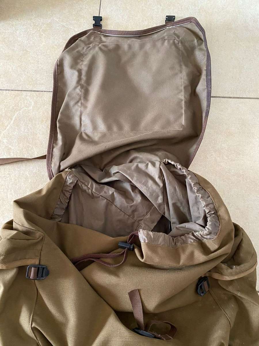 KARRIMOR KS100E JAGUAR BACK PACK-VERY GOOD CONDITION AND COMPLETE CONDITION WITHOUT ANY DAMAGE-PRIVA