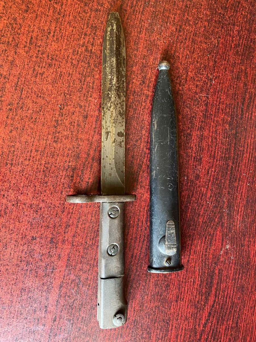 SA S1 OR UZI BAYONET WITH METAL SCABBARD