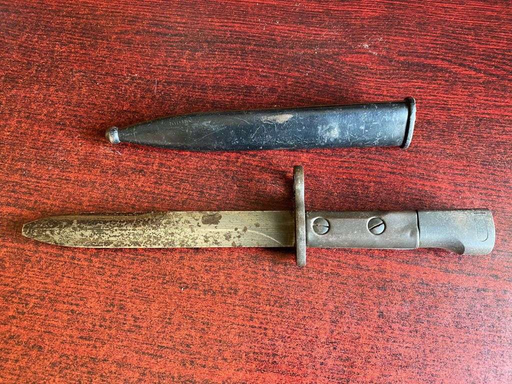 SA S1 OR UZI BAYONET WITH METAL SCABBARD