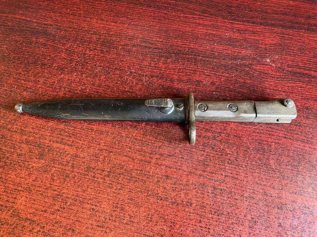 SA S1 OR UZI BAYONET WITH METAL SCABBARD