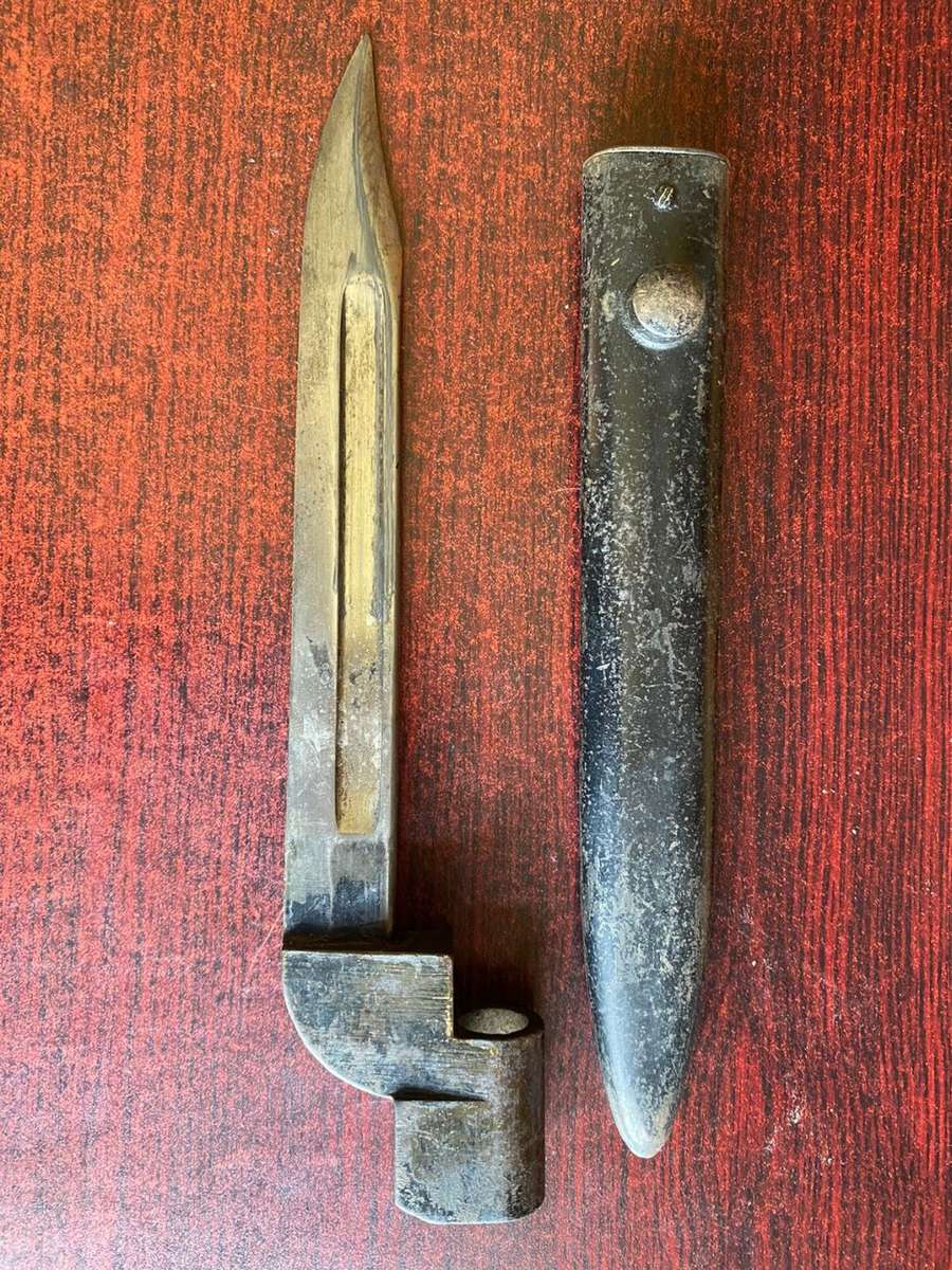 SA NO 9 BAYONET WITH METAL SCABBARD