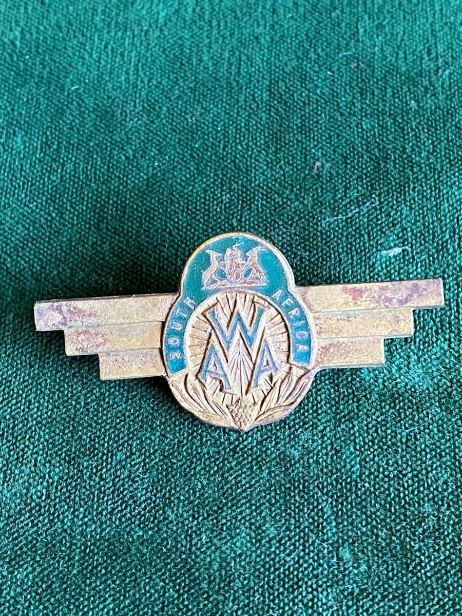 SA WOMAN`S AUXILLARY AIR FORCE WING-GILT + ENAMEL-1ST ISSUE-STICK PIN