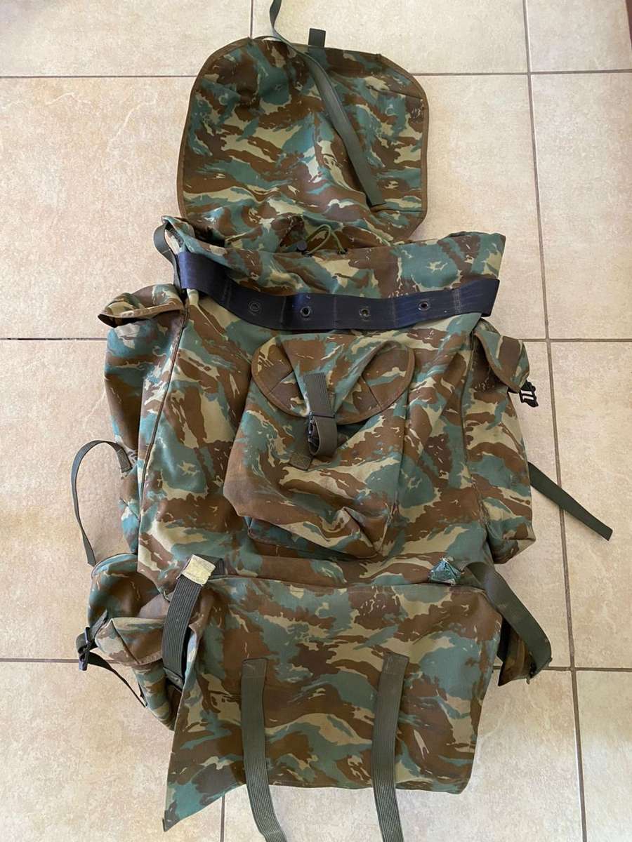32 BATTALION,LARGE BACK PACK,WITH METAL H FRAME-PLEASE HAVE A LOOK AT PICS PLACED-THIS IS HOW I GOT