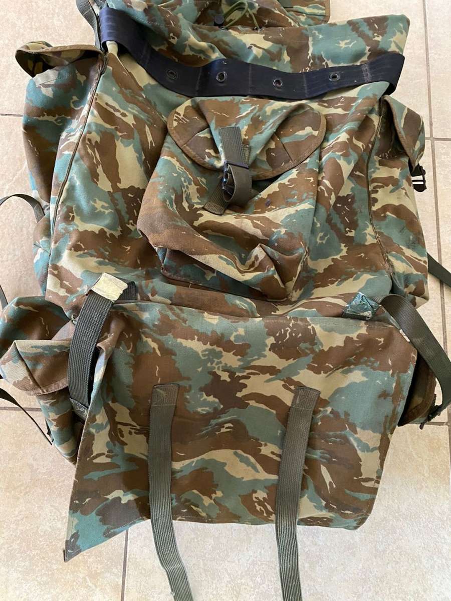 32 BATTALION,LARGE BACK PACK,WITH METAL H FRAME-PLEASE HAVE A LOOK AT PICS PLACED-THIS IS HOW I GOT