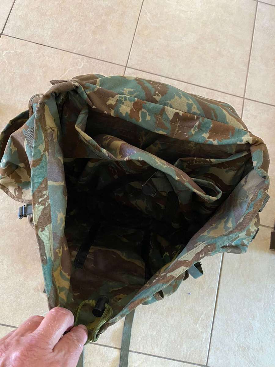 32 BATTALION,LARGE BACK PACK,WITH METAL H FRAME-PLEASE HAVE A LOOK AT PICS PLACED-THIS IS HOW I GOT