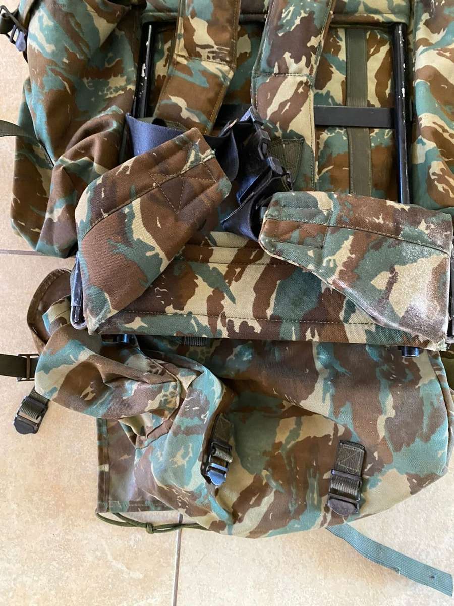 32 BATTALION,LARGE BACK PACK,WITH METAL H FRAME-PLEASE HAVE A LOOK AT PICS PLACED-THIS IS HOW I GOT