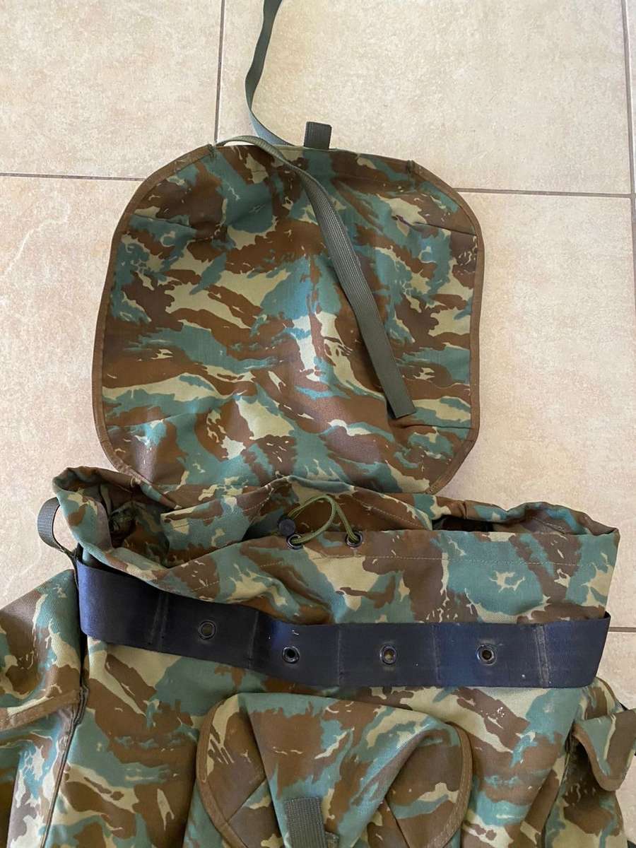 32 BATTALION,LARGE BACK PACK,WITH METAL H FRAME-PLEASE HAVE A LOOK AT PICS PLACED-THIS IS HOW I GOT