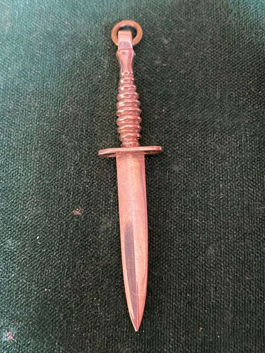 RECCE OPERATOR NECKLACE IN 9CT GOLD-WEIGHT 4,9G AND SCRAP GOLD WORKS OUT AT APPROXIMATELY R2250-TOTA