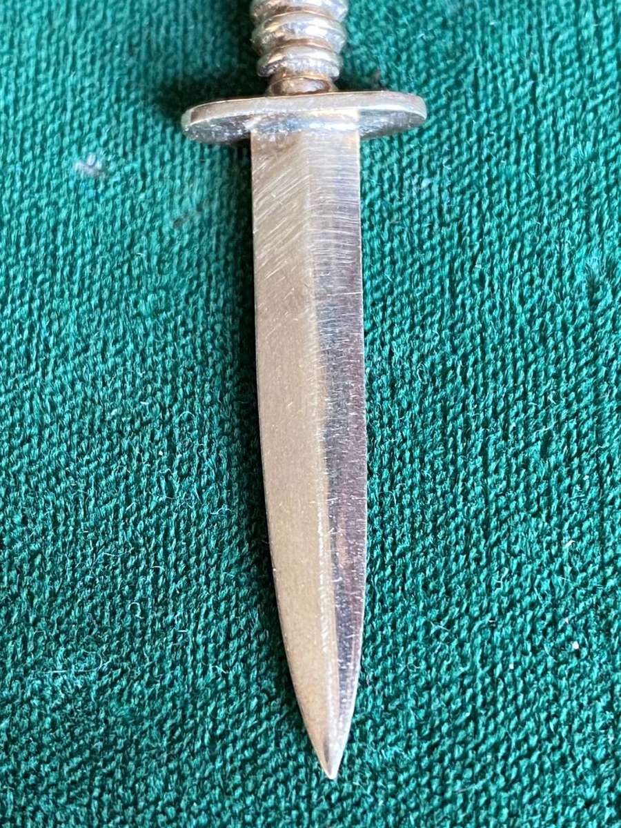 RECCE OPERATOR NECKLACE IN 9CT GOLD-WEIGHT 4,9G AND SCRAP GOLD WORKS OUT AT APPROXIMATELY R2250-TOTA