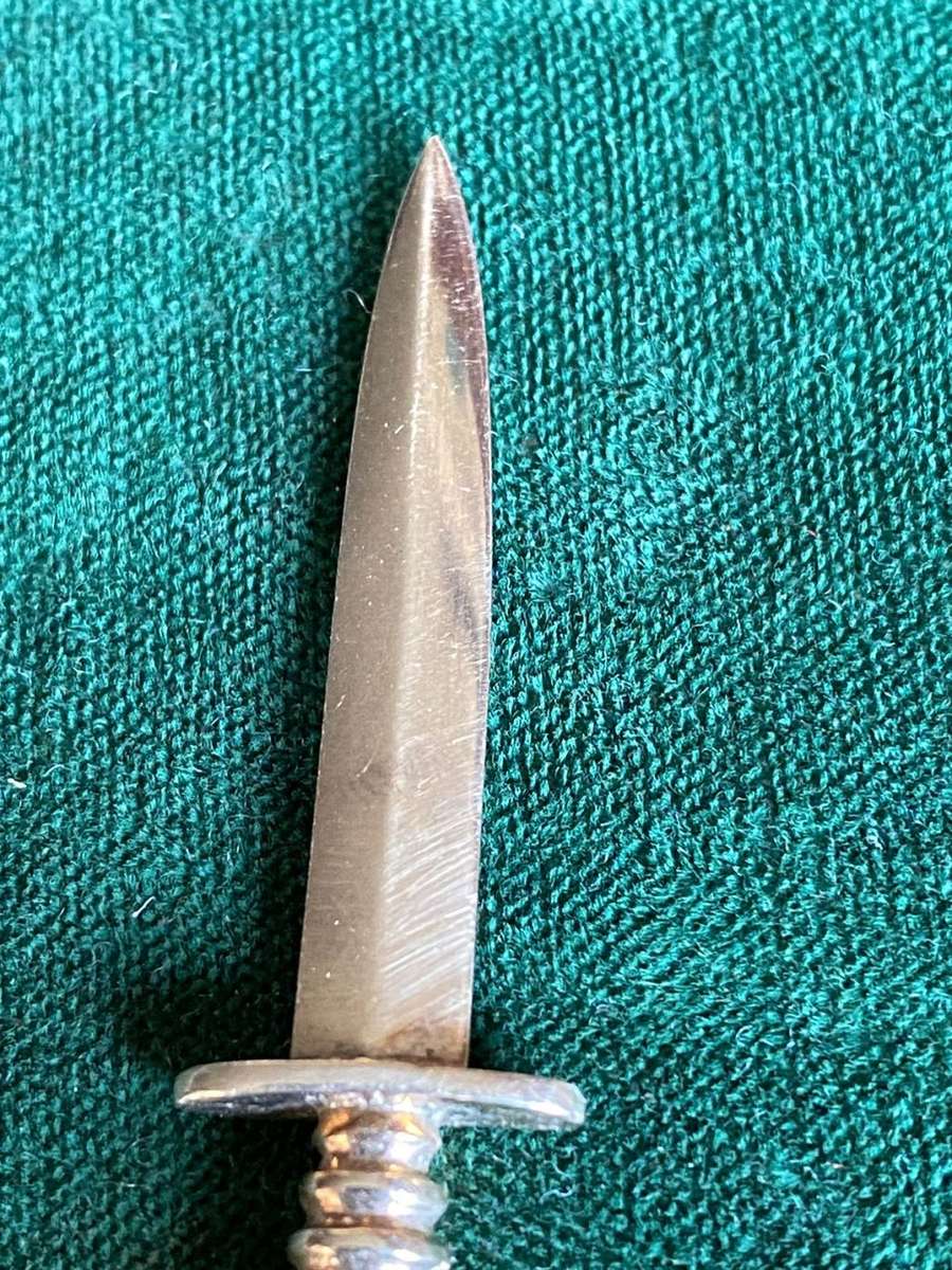 RECCE OPERATOR NECKLACE IN 9CT GOLD-WEIGHT 4,9G AND SCRAP GOLD WORKS OUT AT APPROXIMATELY R2250-TOTA